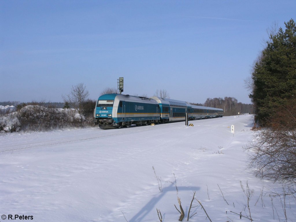 223 067 zieht bei Schnfeld den ALX87015 nach Mnchen udn erreicht gleich Wiesau/Oberpfalz. 08.02.10