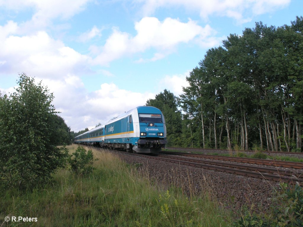 223 068 zieht bei Schnfeld den ALX37987 nach Mnchen. 15.07.09
