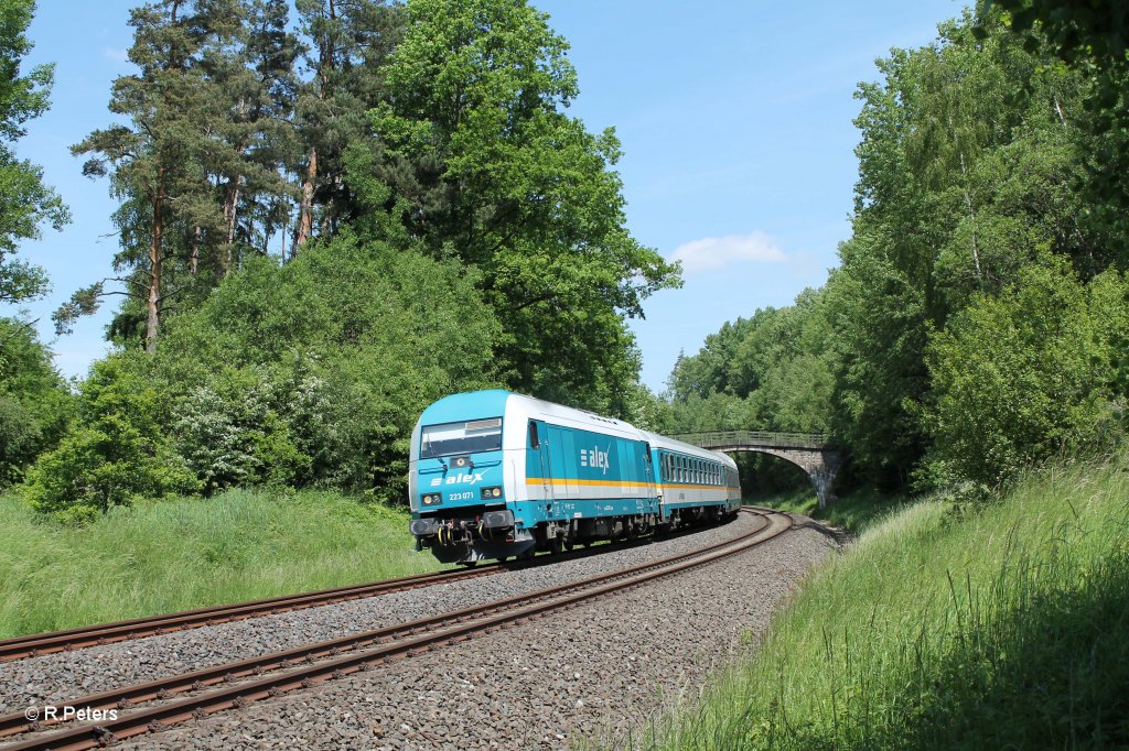 223 071 mit dem ALX84113 Hof - Mnchen bei Schnfeld. 13.06.13