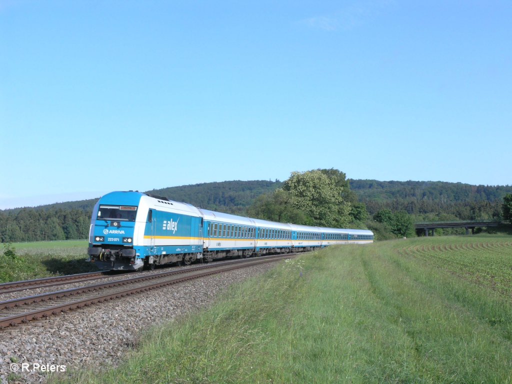 223 071 zieht den ALX37977 nach Mnchen bei Oberteich. 08.06.09
