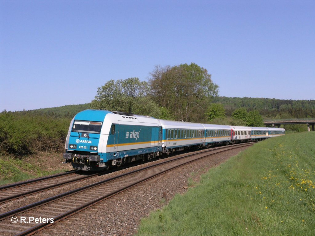 223 071 zieht bei Oberteich ein Alex nach Mnchen. 13.05.08