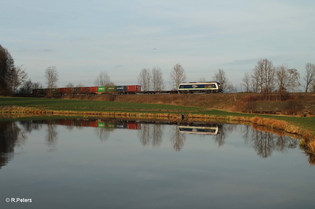 223 152 mit Containerzug Wiesau ATW - Schweinfurt sdlich von Wiesau. 17.04.13 Version 3