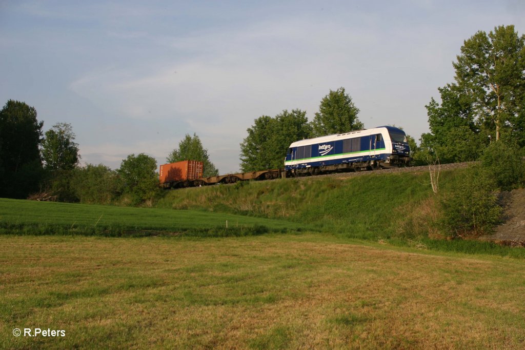 223 152 mit dem Containerzug ATW Wiesau - Nrnberg bei Wiesau. 22.05.12