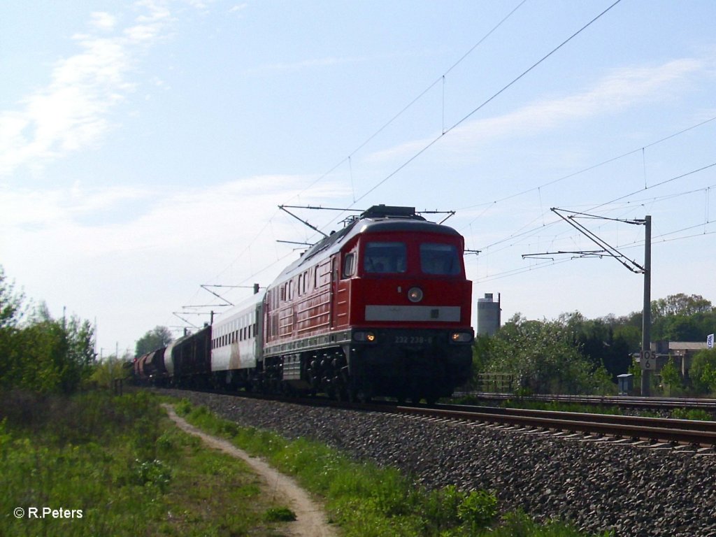 232 238-6 zog ein gemischten Gterzug bei Schkeuditz am 05.05.10