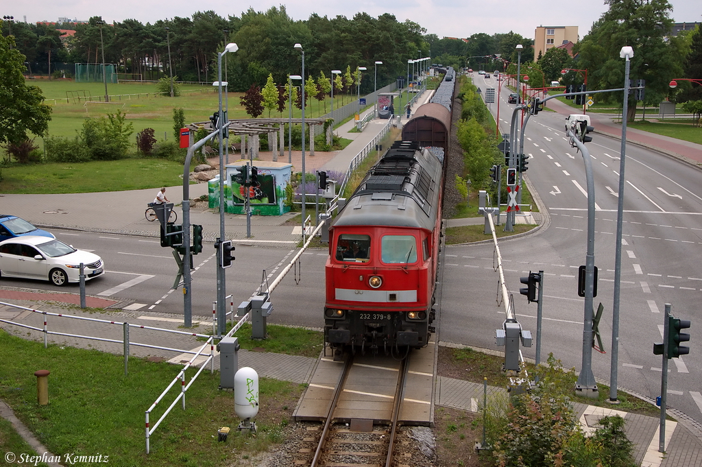 232 379-8 DB Schenker Rail Deutschland AG mit einem Drahtrollenzug aus Brandenburg Altstadt in Premnitz und fuhr in Richtung Rathenow weiter. 11.07.2012