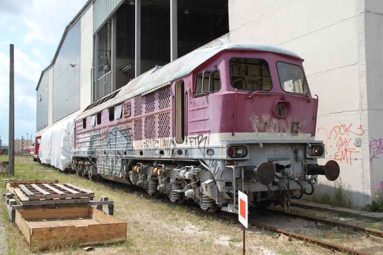 232 387-1 abgestellt im Bahnwerk Neustrelitz(Netinera Werke GmbH)Aufgenommen am 17.06.2011