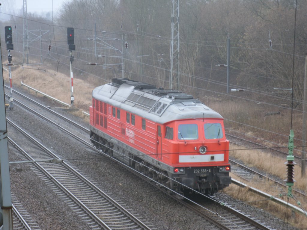 232 568-6 wartete,am 10.Mrz 2012,in Stralsund am Signal.