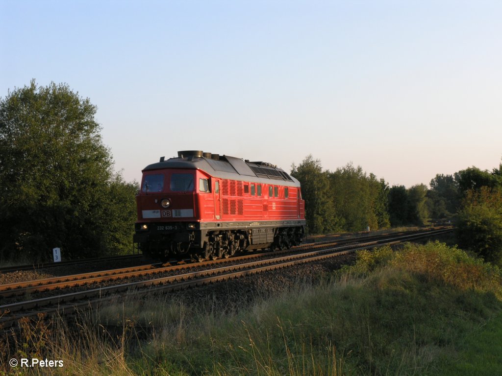 232 635-3 rollt sollo bei Schnfeld in Richtung Marktredwitz. 20.08.09