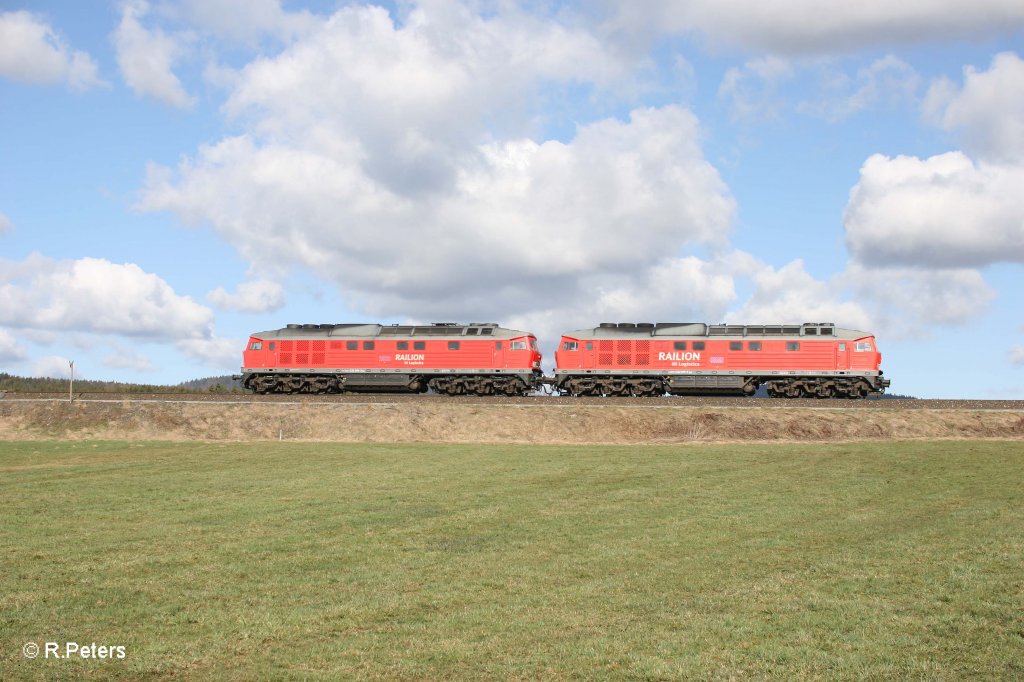 232 675-9 und 232 592-2 bkurz vor Waldershof. 01.04.12