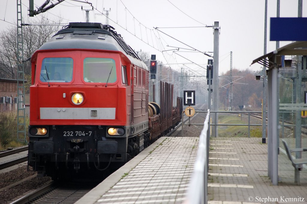 232 704-7 mit einem kurzem GZ in Neustadt(Dosse) in Richtung Friesack(Mark). 09.11.2010