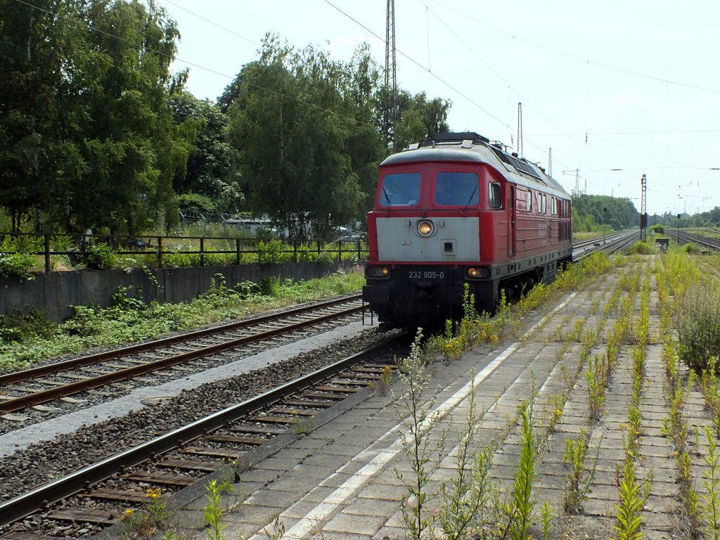 232 905 durchfhrt am 16.7.13 als Leerfahrt den Bahnhof Gladbeck-West.