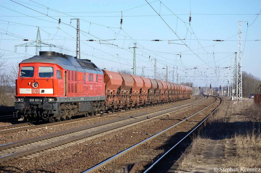 233 321-9 mit einem Fcs Ganzzug in Saarmund. 08.03.2011