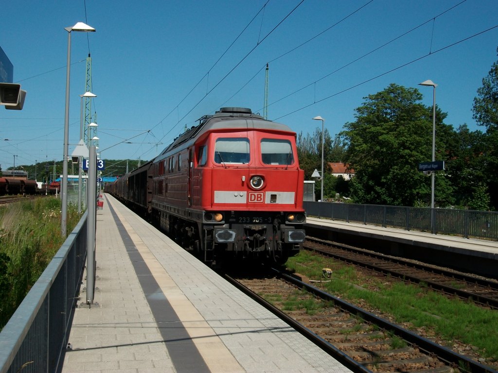 233 705 am Nachmittag vom 22.Juni 2010 bei der Durchfahrt durch Bergen/Rgen.