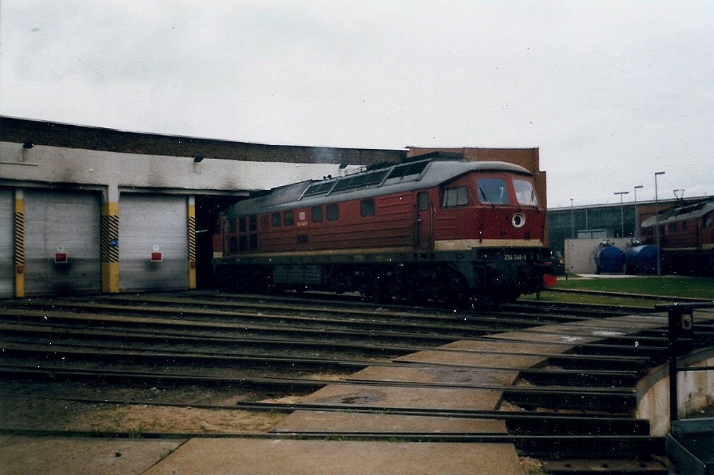 234 346 vor dem Lokschuppen im Bh Rostock.