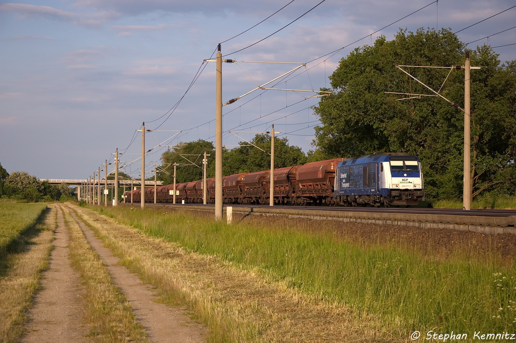 246 011-1 IGT - Inbetriebnahmegesellschaft Transporttechnik mbH fr Raildox GmbH & Co. KG mit einem T-Wagen Ganzzug bei Rathenow und fuhr in Richtung Stendal weiter. Am Zugende hing die 1001 (293 002-2) BTE - Bremen - Thedinghauser Eisenbahn GmbH. 08.06.2013