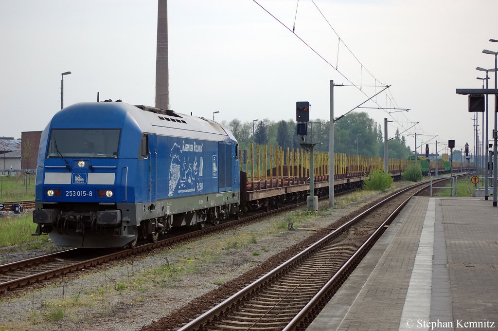 253 015-8 Press (223 052-2) mit leeren Holzzug in Rathenow in Richtung Wustermark unterwegs. 28.04.2011