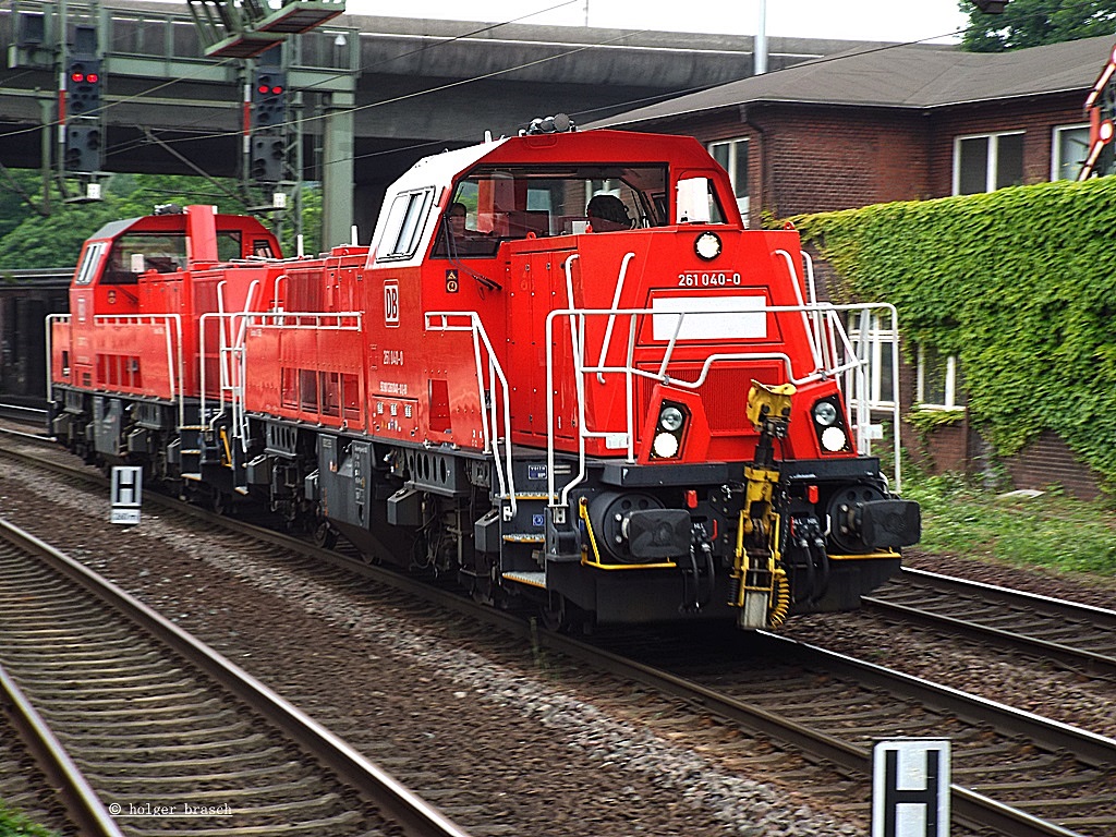 261 040-0 und 261 034-3 fuhren durch harburg am 02.07.13