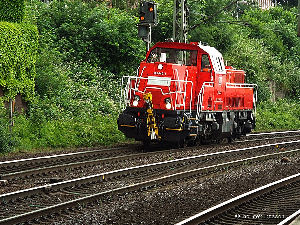 261 040-1 wartete auf weiterfahrt im bhf harburg am 25.06.13