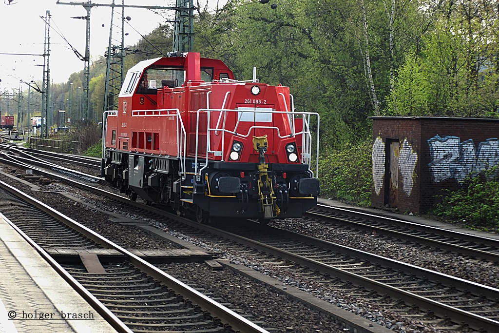 261 096 fuhr solo durch bhf harburg am 13.05.13