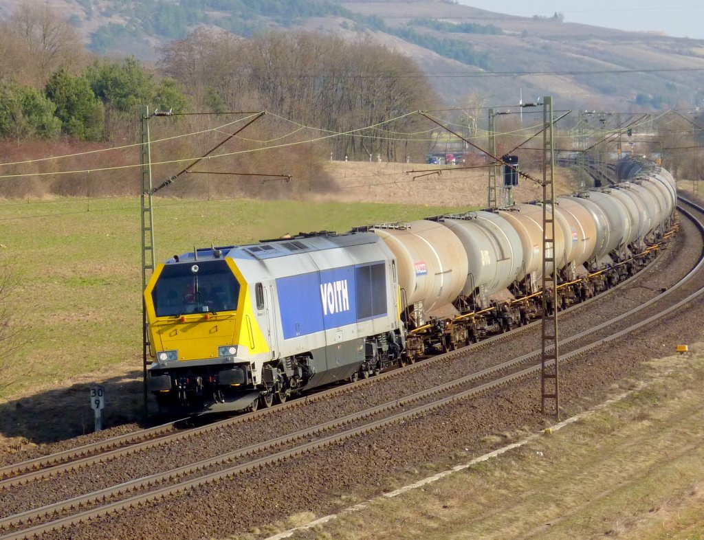 264 003 mit Kesselwagenzug am 19.03.10 bei Harrbach