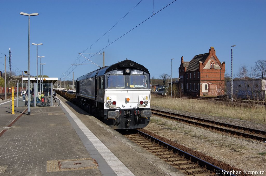 266 114-8 MRCE mit Schwellenzug in Rathenow in Richtung Stendal unterwegs. 10.04.2011