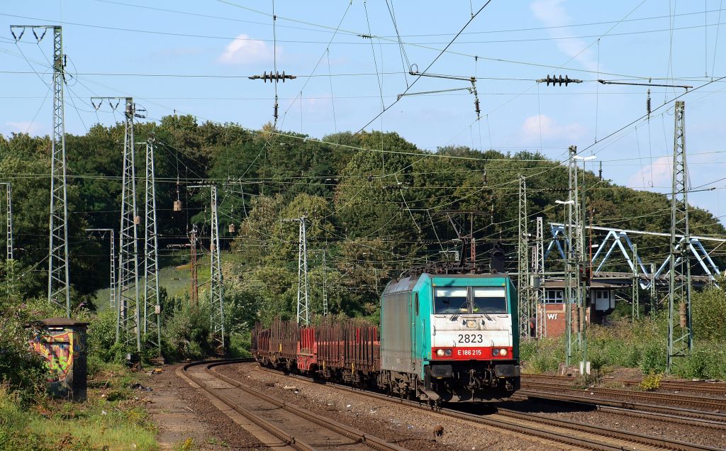 2823 alias 186 215 zog einen Leer Gterzug durch Kln West am 15.7.11.