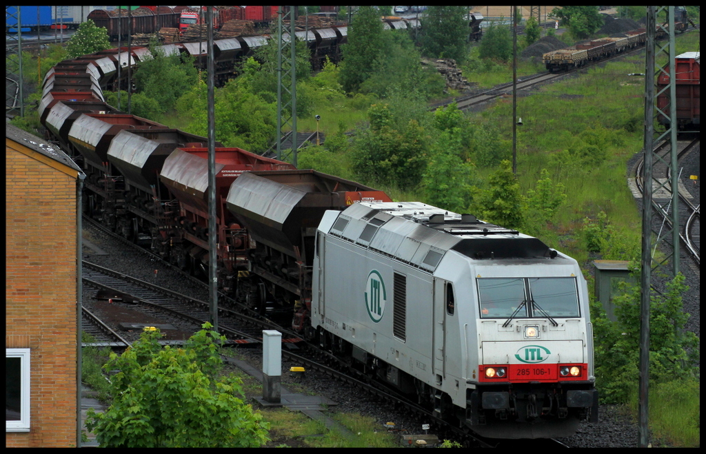 285 106 von ITL beim rangieren im Gterbahnhof Fulda am 31.05.13