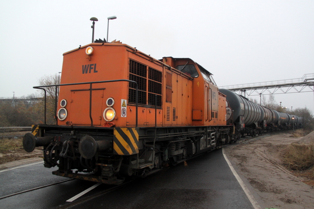 293 021-2 mit Kesselzug von Rostock-Seehafen nach Stendell bei der Ausfahrt im ltanklager.02.12.2012