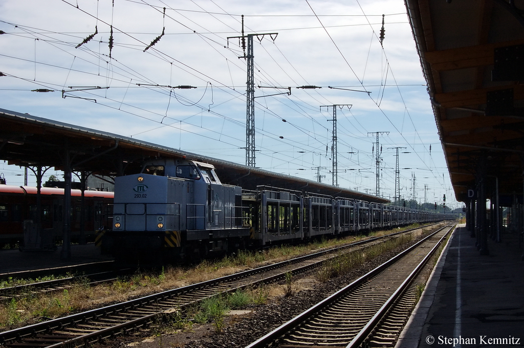 293.02 (293 513-8) mit leeren Autotransportzug der BLG Logistik durch Stendal und fuhr in Richtung Tangerhtte weiter. 28.06.2011 