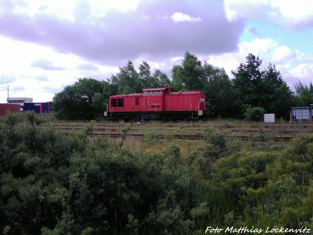 298 306-2 in Richtung Rangierstelle in Mukran am 27.6.13