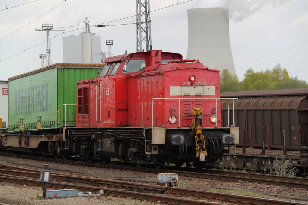 298 322-9+Schenker-Zug von Rostock-Seehafen nach Verona bei der Durchfahrt in Rostock-Toitenwinkel.27.04.2012