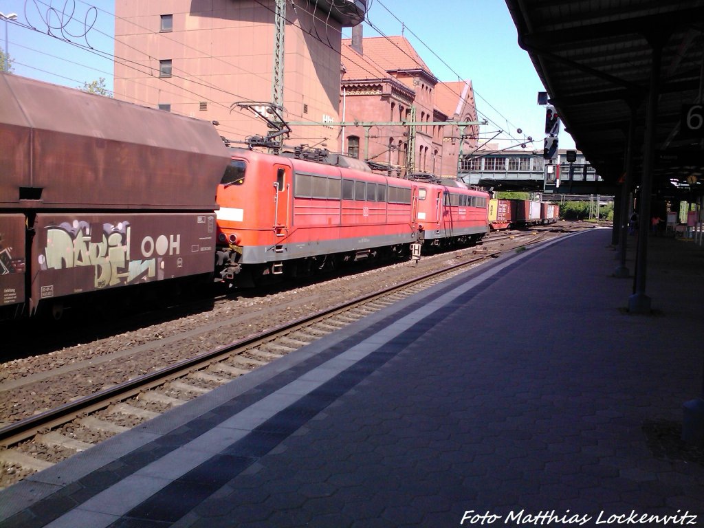 2x BR 151 mit einem Gterzug bei der Abfahrt ausm Bahnhof Hamburg-Harburg am 8.6.13