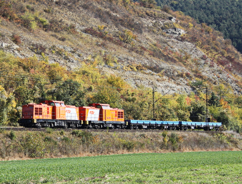 2x V100 von RTS mit 2 Bauwagen am 02.10.11 bei Karlstadt