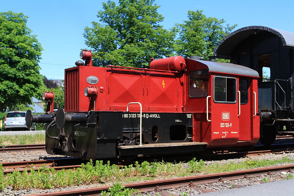 323 133-9 (Kf II) der Aggertalbahn (Andreas Voll) am 02.06.2011 im Bf Wiehl. Die Lok wurde 1959 bei Deutz unter Fabrik-Nr. 57278, Typ A6M 617 R gebaut.