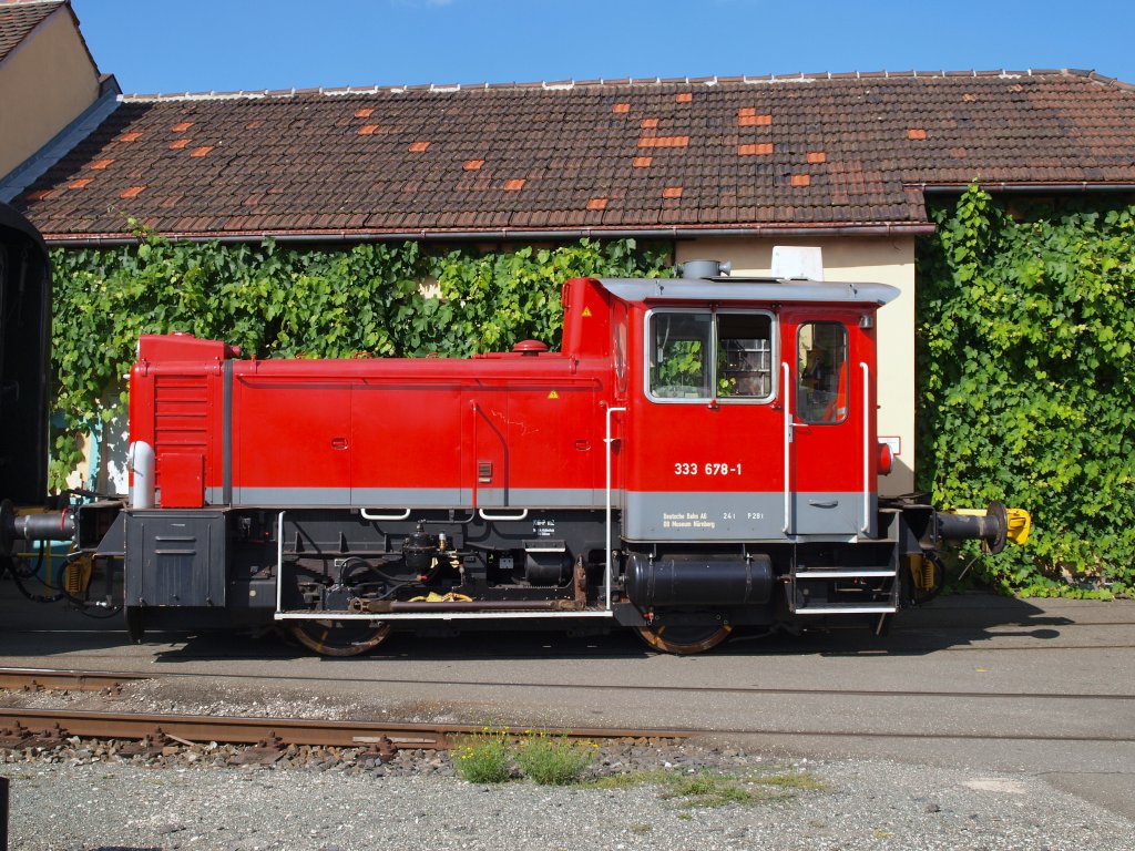 333 678-1 schob den Sonderzug ach Meiningen auf das BW Gelnde.