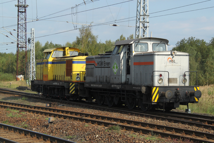 345 230-7+346 826-1 beim Rangieren im Bereich neue Ausfahrgruppe WRSS(Rostock-Seehafen Sd)11.09.2011