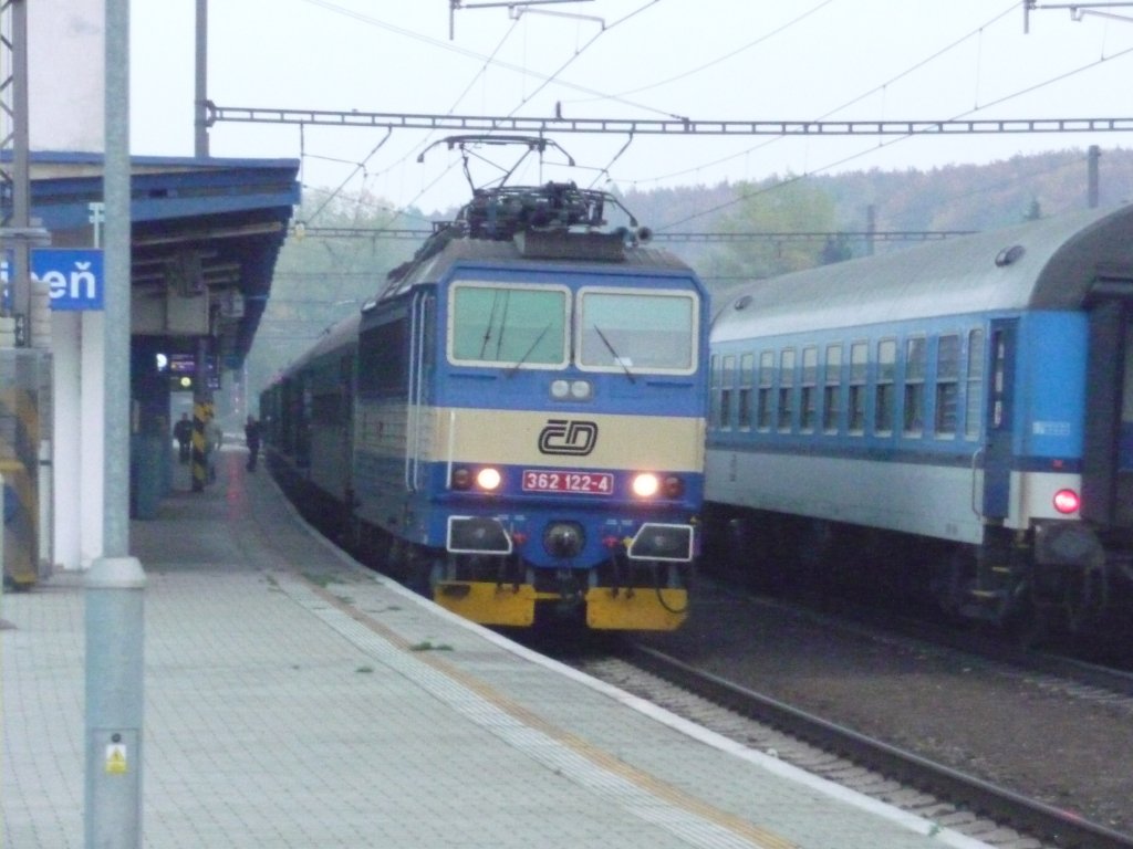 362 122 ist in Praha-Liben zum Stehen gekommen. 01.11.2011