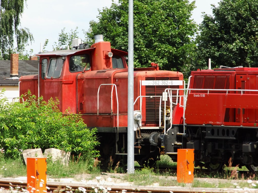 362 362 abgestellt in der hintersten Ecke des unteren Rbf Falkenberg/Elster, 13.07.2013.