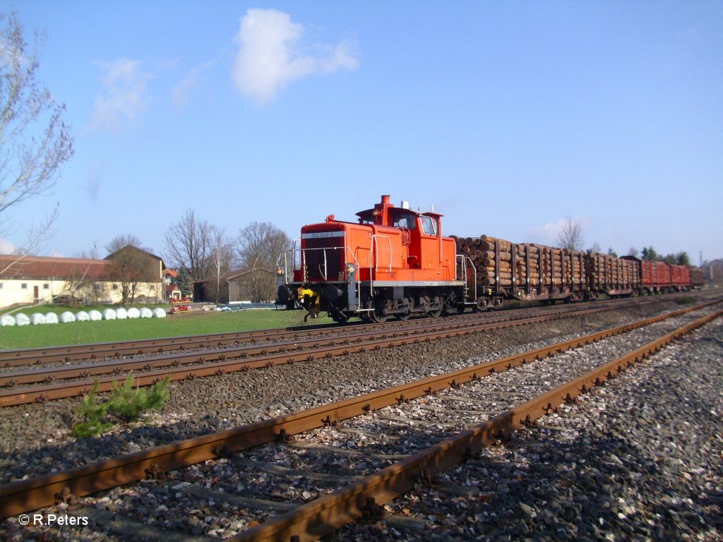 362 849-2 mit Holzzug frs ATW Wiesau bei Schnfeld. 05.04.11