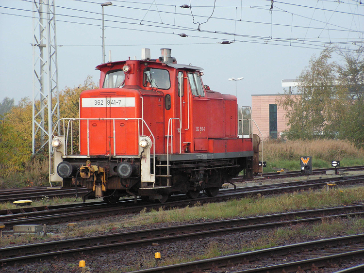 362 941-7 beim Rangieren im Rostocker Hbf.(11.04.09)