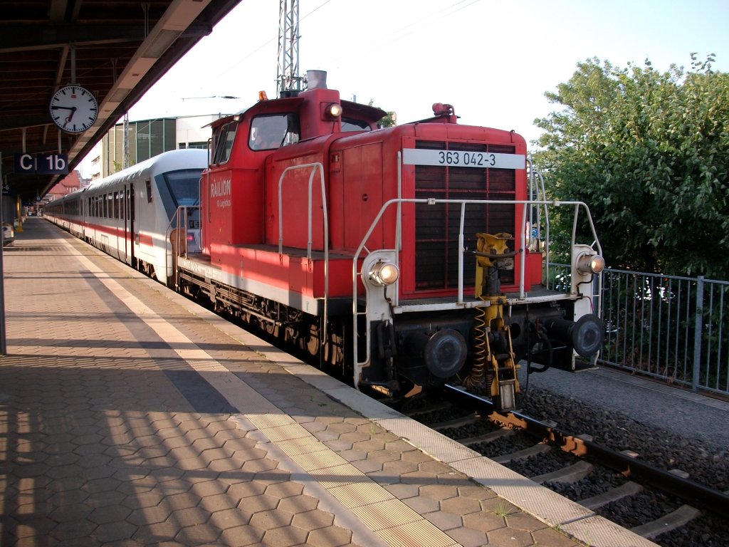 363 042 bernahm am 31.Juli 2010 einen IC-Leerpark in Stralsund und brachte Diesen zur Reinigung.