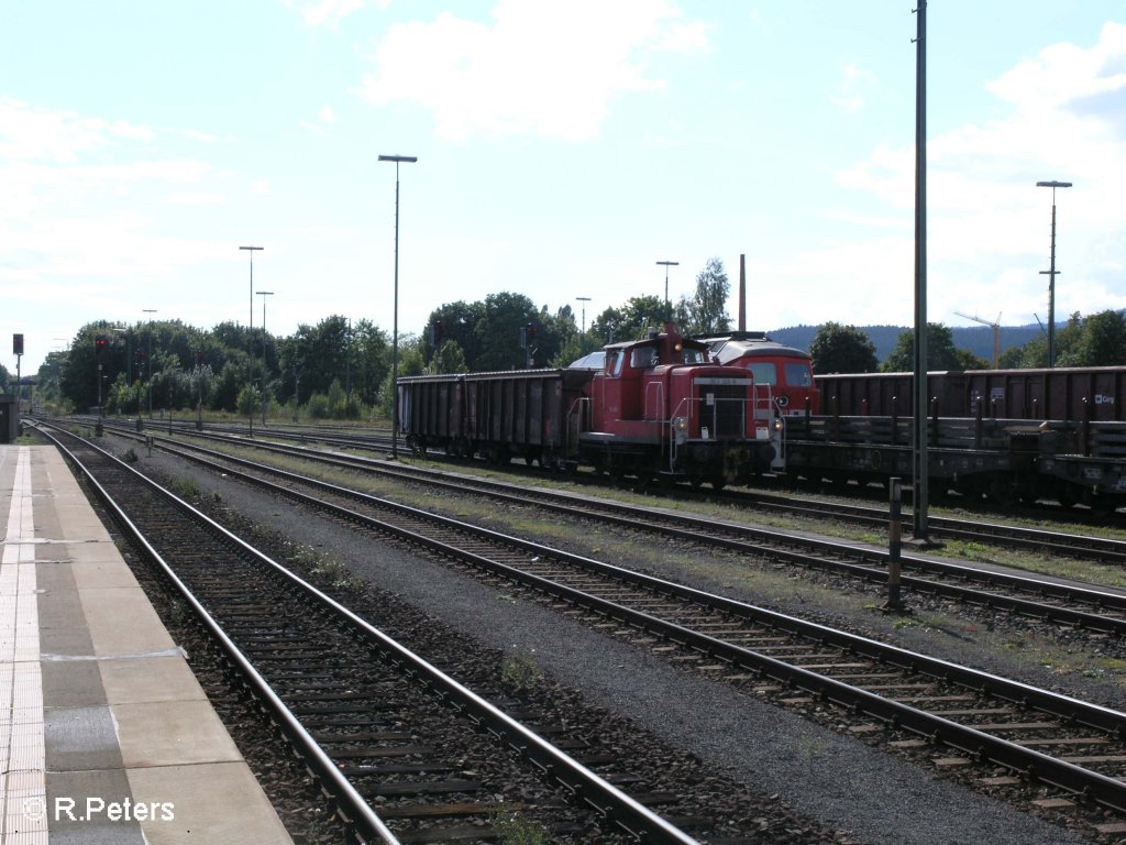 363 168-6 rollt mit 2 Tams-Wagen in Marktredwitz ein. 08.09.08