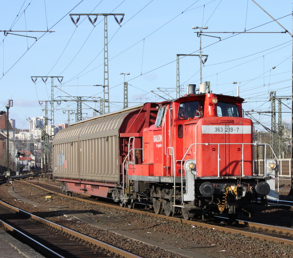 363 219-7 mit Gterwagen gen GBf am 08.02.11 in Fulda