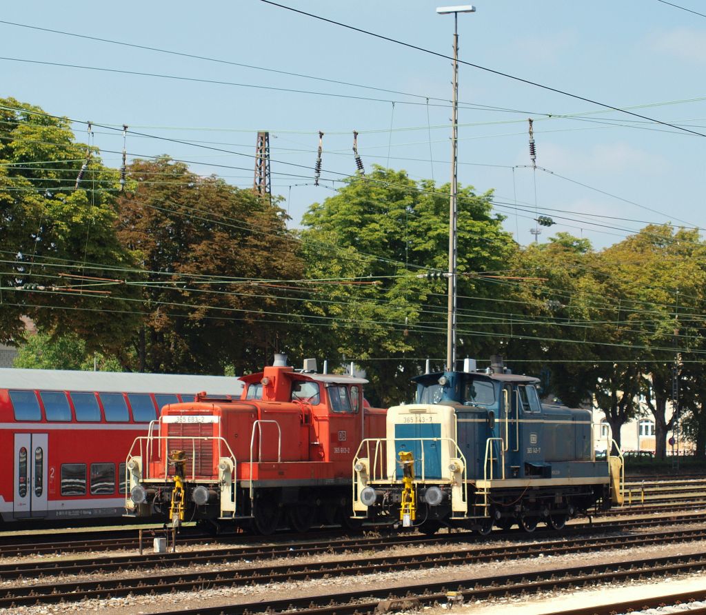 365 683-2 und 365 143-7 waren am 1.8.11 im Ulmer Hbf abgestellt.