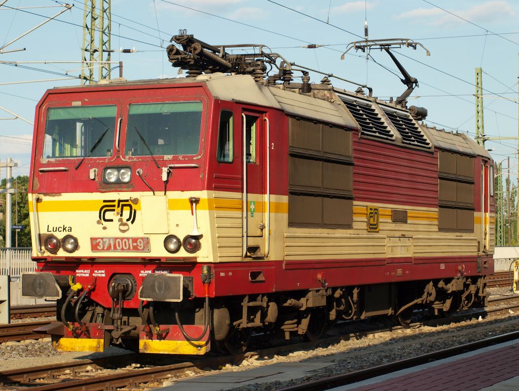 371 001-9  Lucka  war am 3.8.11 im Dresdener Hauptbahnhof abgestellt.