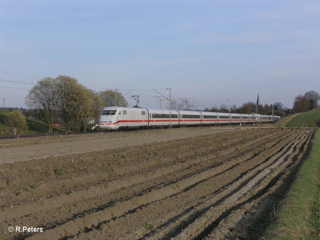 401 004-7  Mhlheim an der Ruhr  mit Unbekannten ICE bei Fahlenbach. 24.03.11