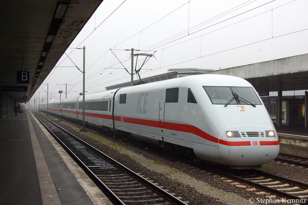 401 006/506  Itzehoe  kommt im strahlenden Wei als Lz durch den Hannover Hbf gefahren. Grund fr das helle Wei ist die ganz frische Hauptuntersuchung [REV|KKRO X|22.11.11] von Heute. 22.11.2011