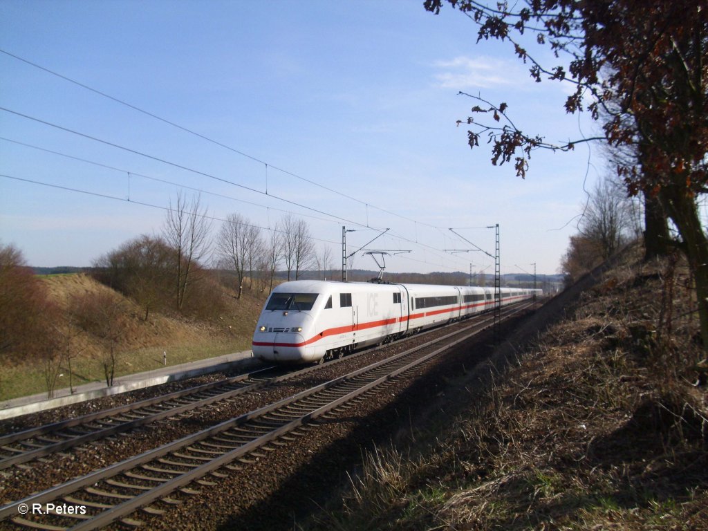 402 016-0 „Dessau“ + 402 011-1 „Uelzen“ als ICE 622 Mnchen - Dortmund bei Fahlenbach. 24.03.11