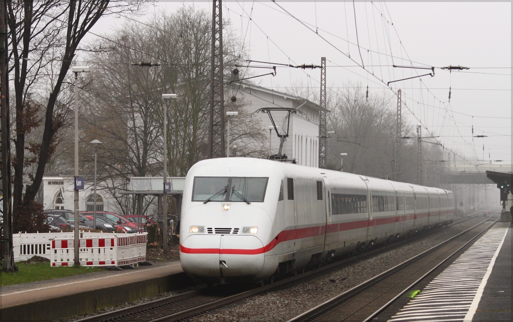 402 044 aus Richtung Hamm kommend am 16.02.13 in Kamen