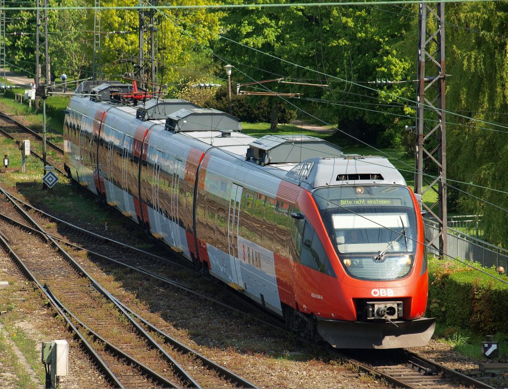 4024 024-4 rollte langsam in den Lindauer Bahnhof am 23.4.11.